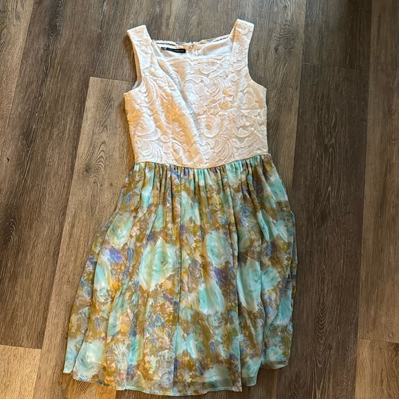 Dresses & Skirts - Maurice A Line Lace and Floral Dress